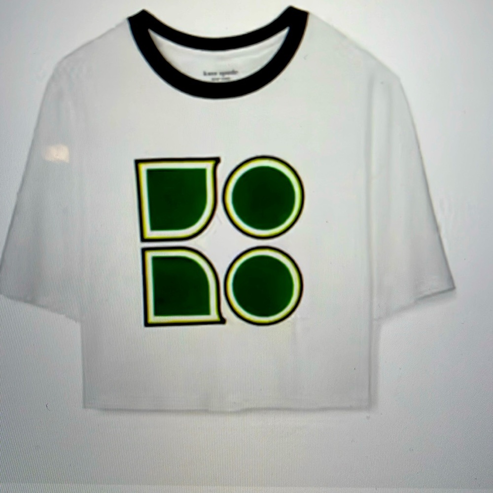 Noel logo accent 
Crewneck 
Knit T-Shirt